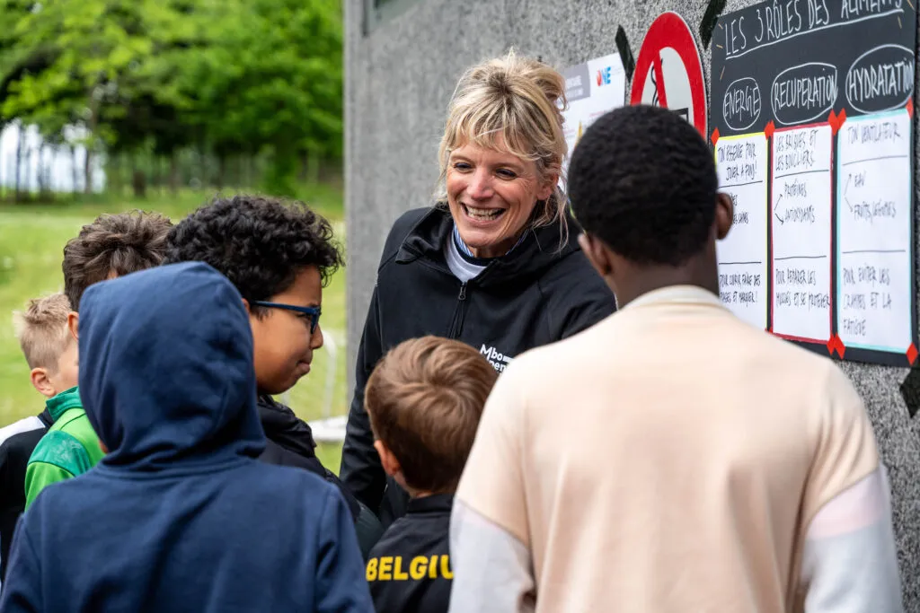 Atelier avec les jeunes dans une école