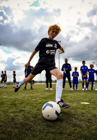 Un jeune footballeur du Challenge